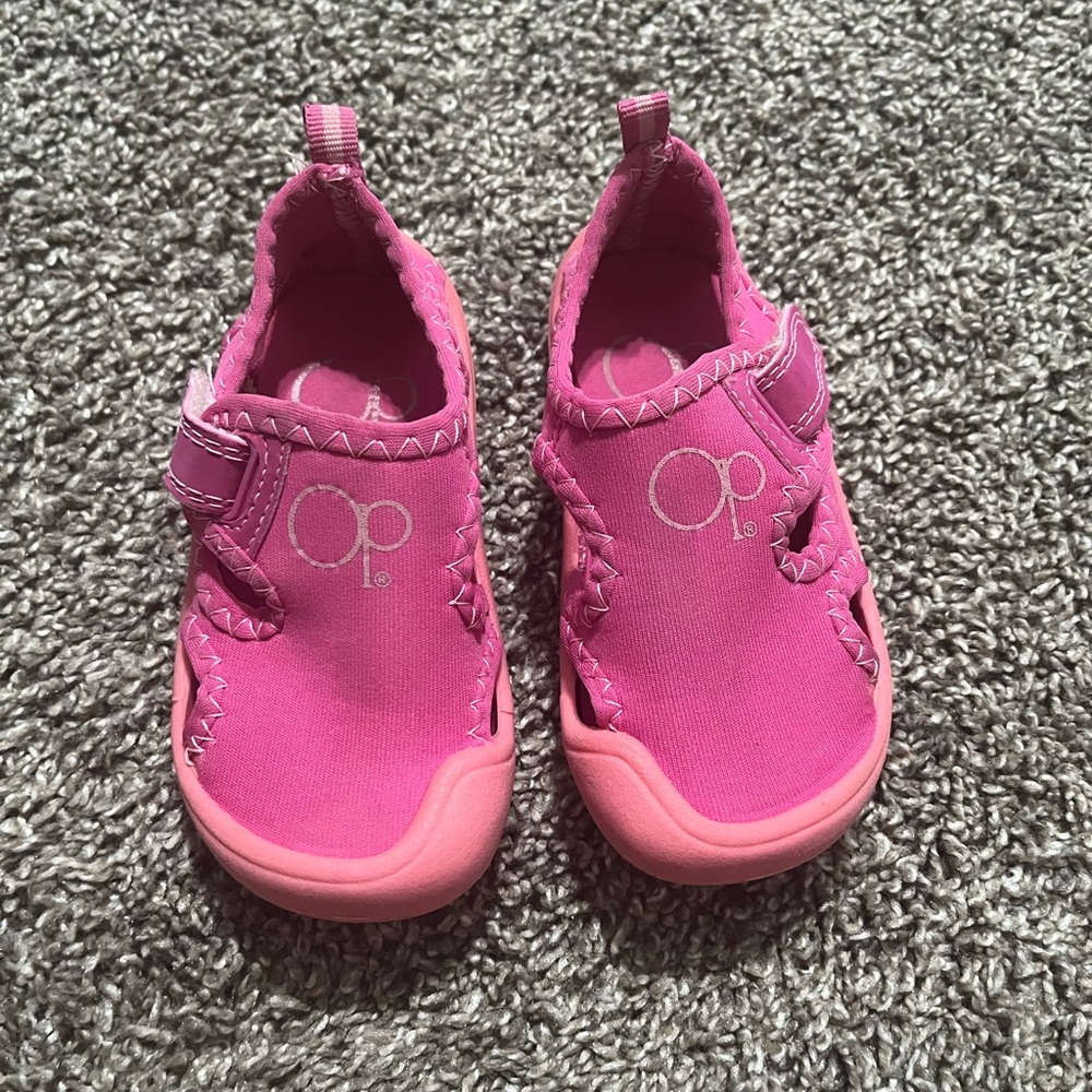 OP water shoes. Toddler girls sz 5-6. Great condition.